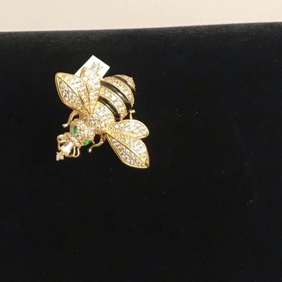 Queen Bee Brooch - Picture 8 of 9